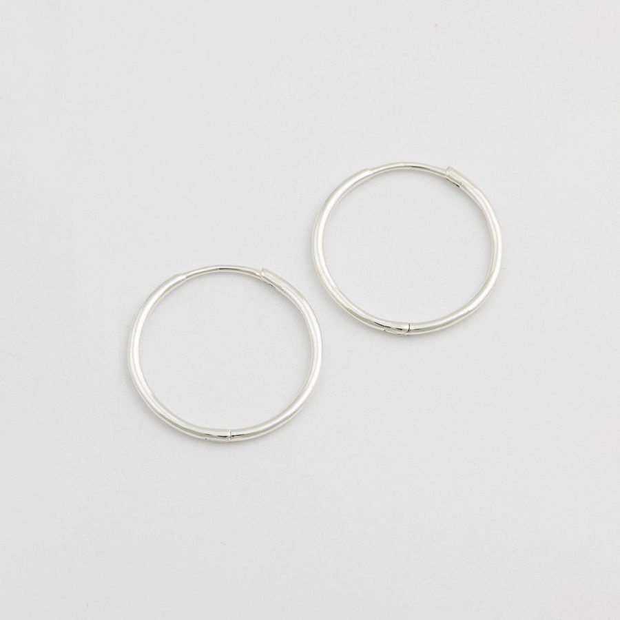 Syster P - Örhänge Beloved Medium Hoop Silver