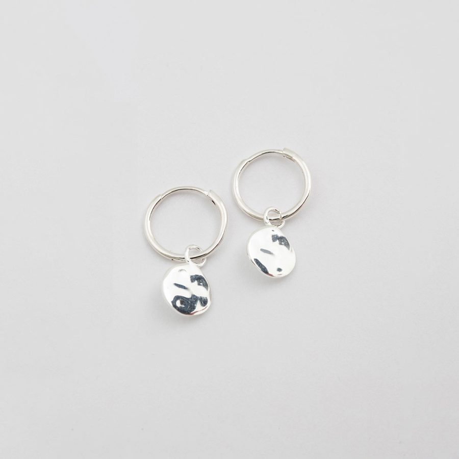 Syster P - Örhänge Minimalistica Hammered Silver