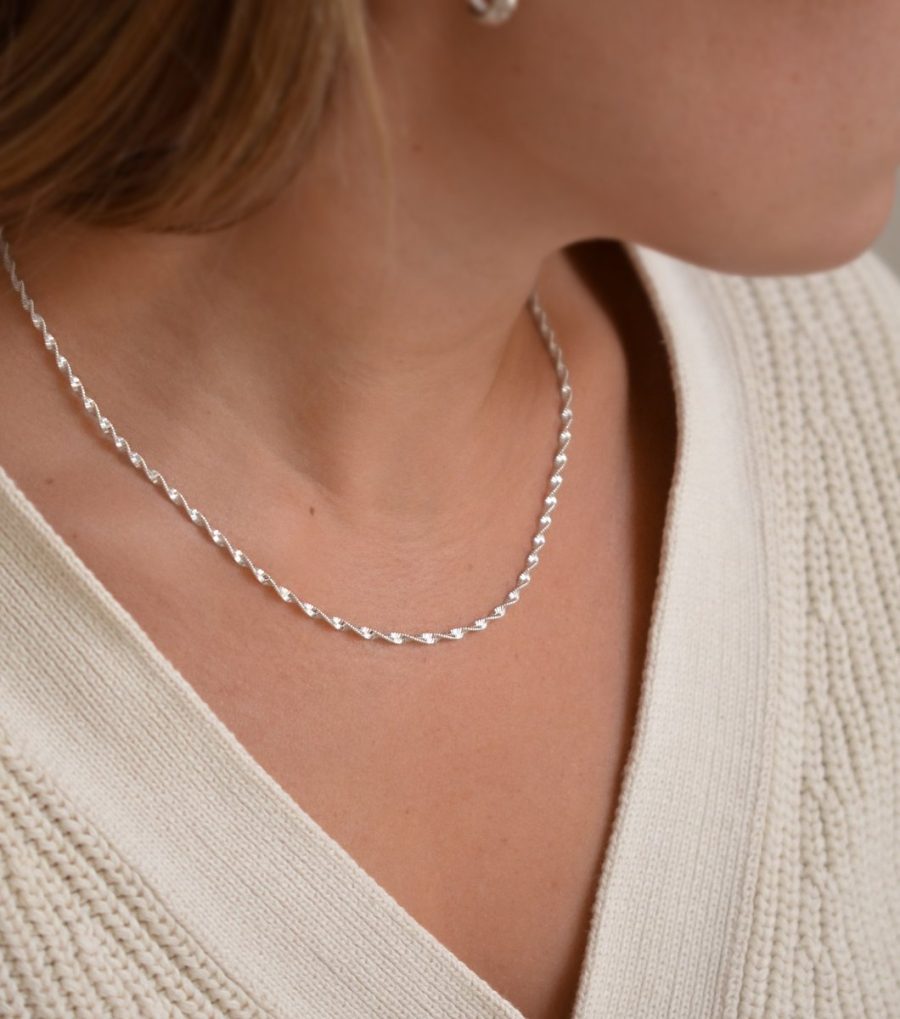 Syster P - Halsband Herringbone Twisted Silver
