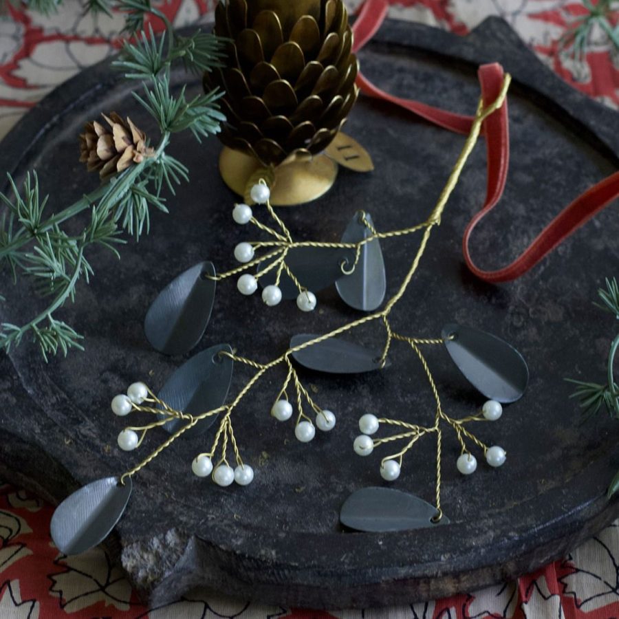 De Weldaad - Gren med Blad och Vita Bär