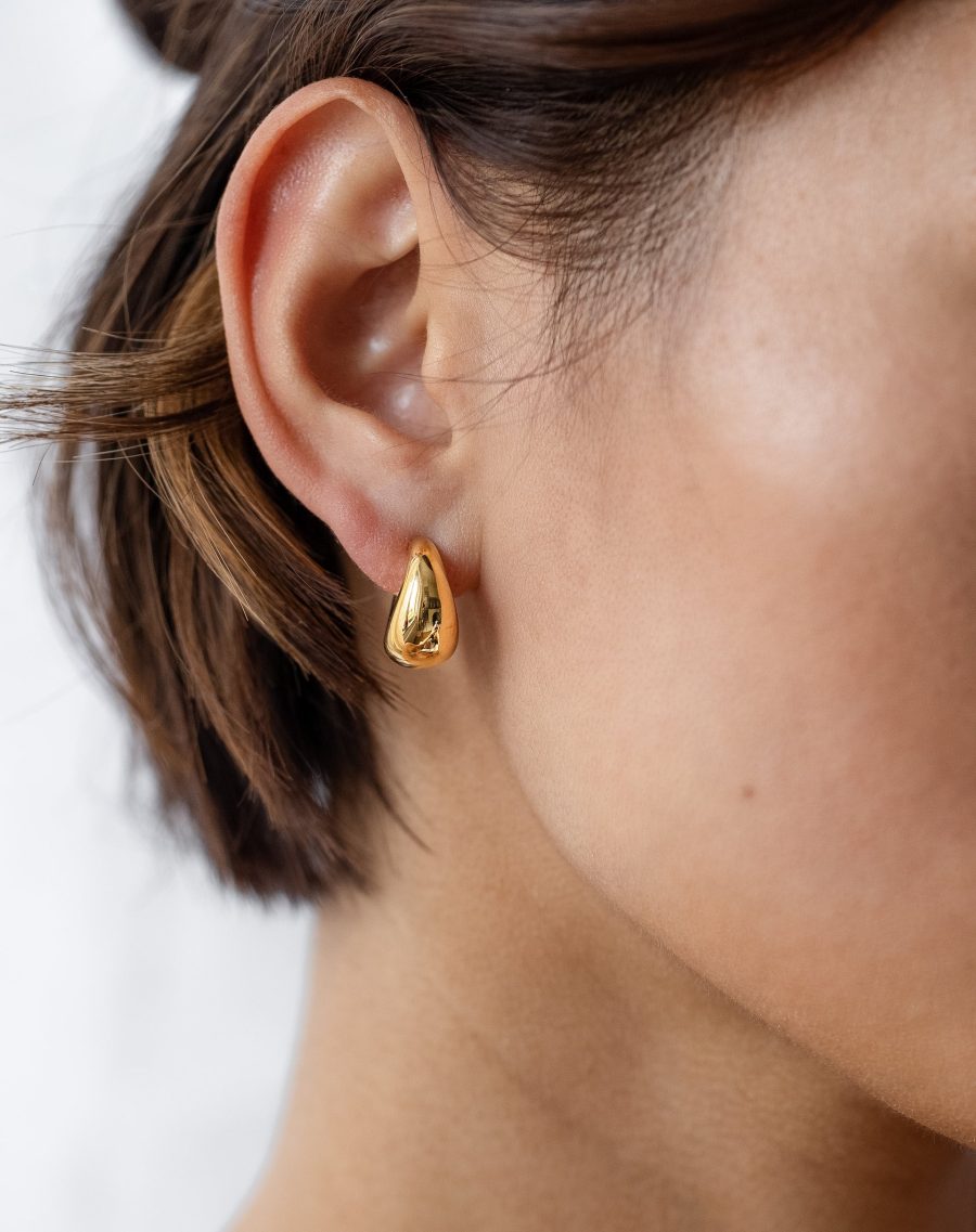 Syster P - Bolded Little Sis  Earrings Gold - Bild 2