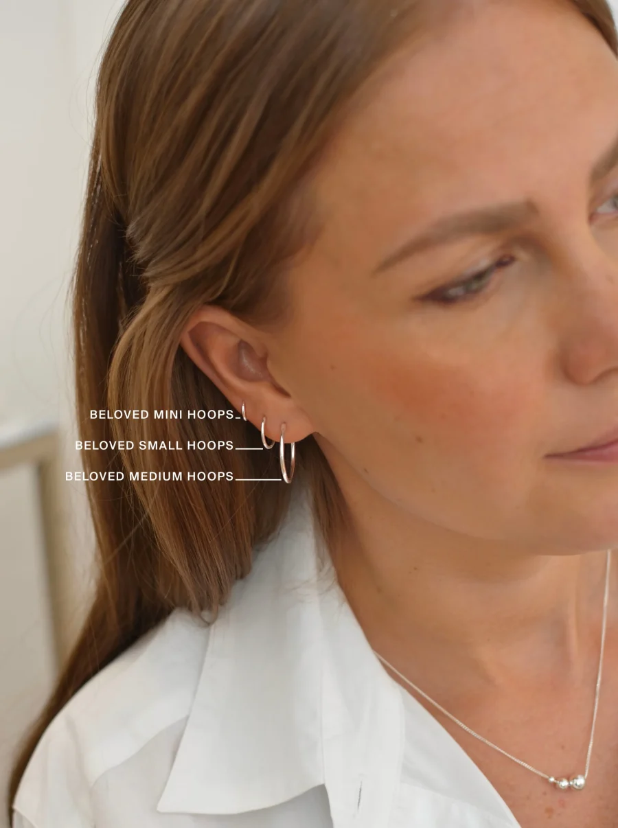 Syster P - Beloved Mini Hoop Earrings Silver - Bild 2