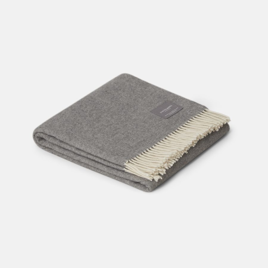 Stackelbergs - Pläd Fishbone Light Grey & Off-white